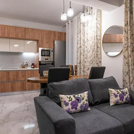 Zenon Homes 2nd Floor, Center * 卡拉马塔