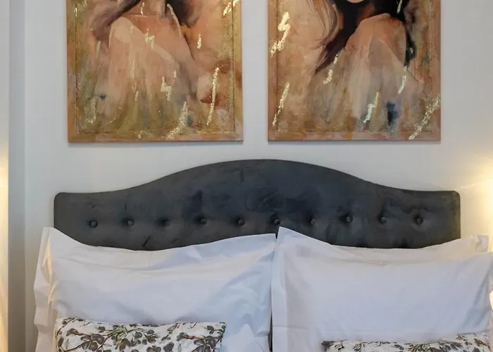 Zenon Homes 2nd Floor, Center