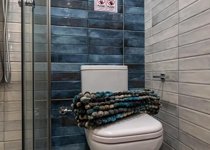 Zenon Homes 2nd Floor, Center 公寓