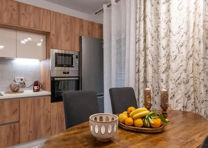 Zenon Homes 2nd Floor, Center 卡拉马塔