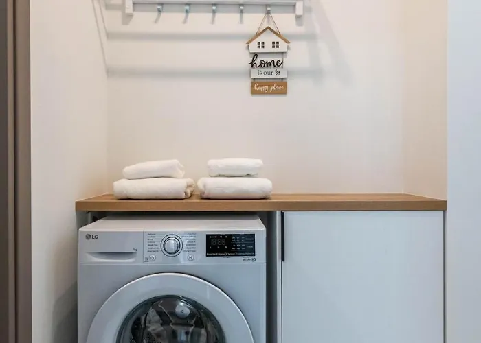 Zenon Homes 2nd Floor, Center * 卡拉马塔