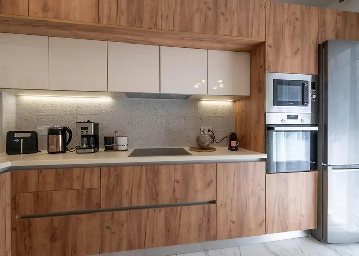 Zenon Homes 2nd Floor, Center * 卡拉马塔