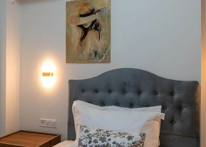 Zenon Homes 2nd Floor, Center *