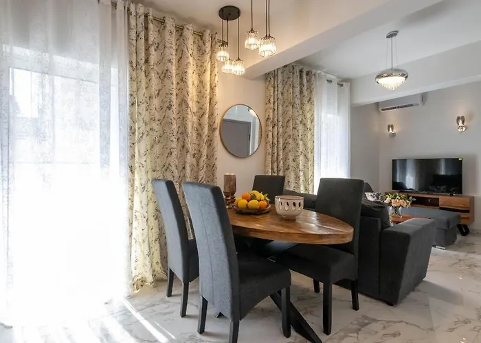 Zenon Homes 2nd Floor, Center 公寓 卡拉马塔