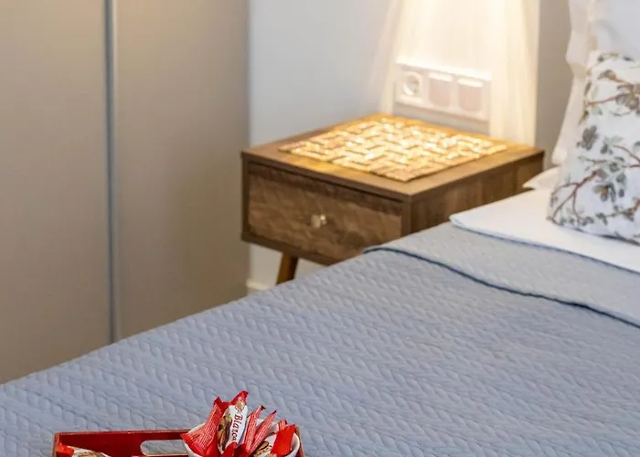 Zenon Homes 2nd Floor, Center