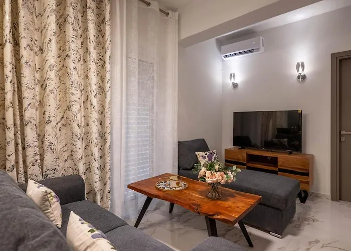 Zenon Homes 2nd Floor, Center * 卡拉马塔