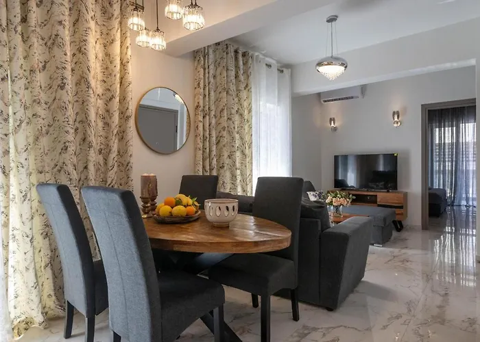 公寓 Zenon Homes 2nd Floor, Center