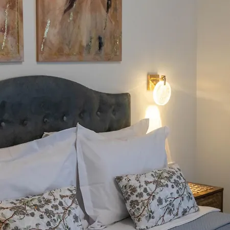 Zenon Homes 2nd Floor, Center