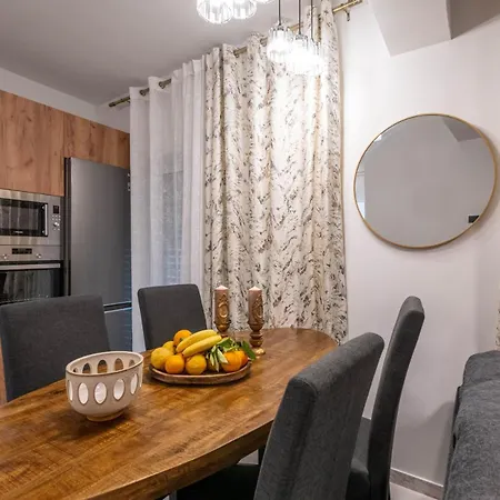 Zenon Homes 2nd Floor, Center