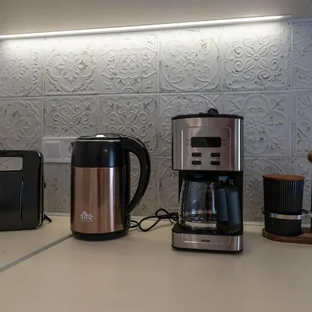 Zenon Homes 2nd Floor, Center Apartament