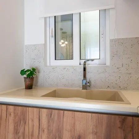 Zenon Homes 2nd Floor, Center