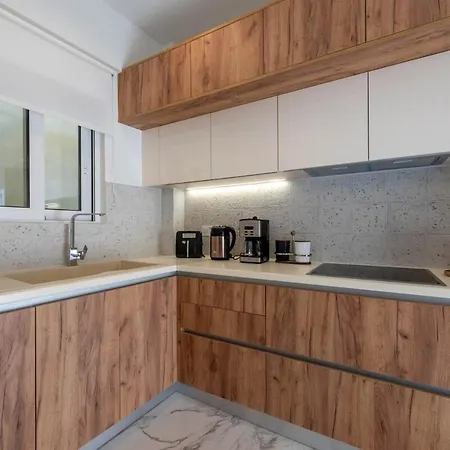 Zenon Homes 2nd Floor, Center Kalamata