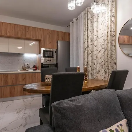 Zenon Homes 2nd Floor, Center Apartment Kalamata