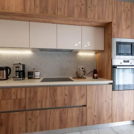 Zenon Homes 2nd Floor, Center * Kalamata