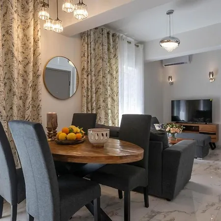 Apartman Zenon Homes 2nd Floor, Center