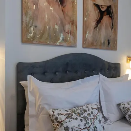 Zenon Homes 2nd Floor, Center Apartament *