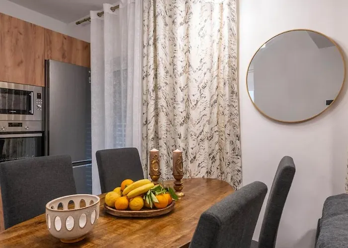 Zenon Homes 2nd Floor, Center