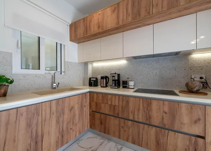 Zenon Homes 2nd Floor, Center Kalamata