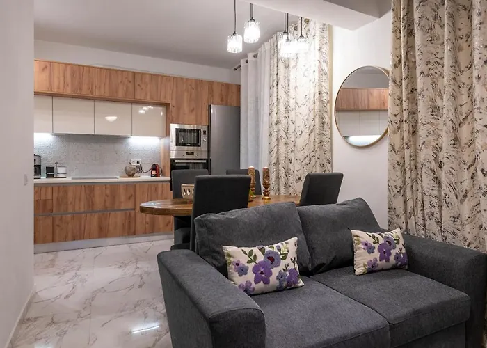 Zenon Homes 2nd Floor, Center * Kalamata