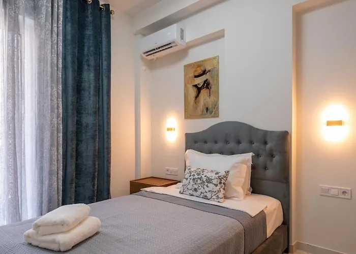 Zenon Homes 2nd Floor, Center Apartmán